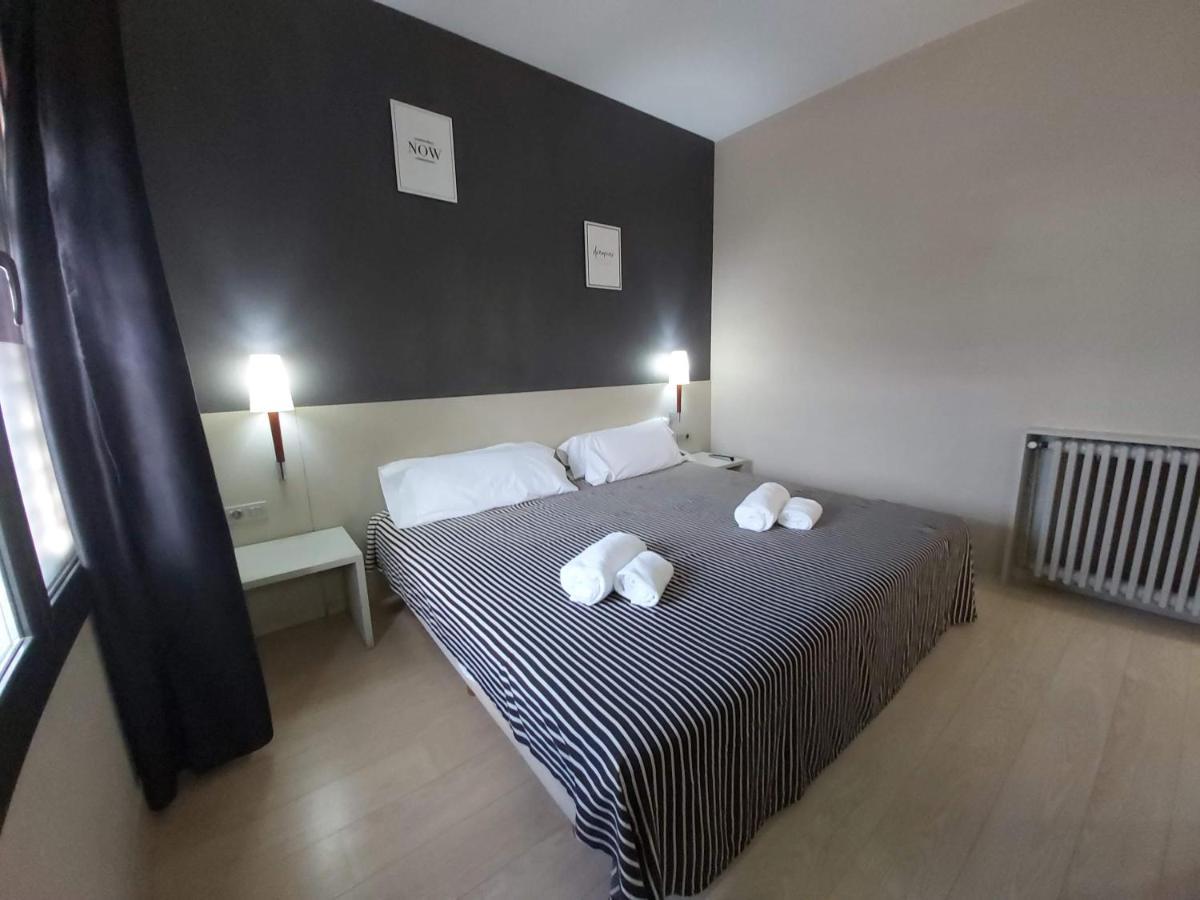 Hotel El Castell Sant Boi de Llobregat Luaran gambar