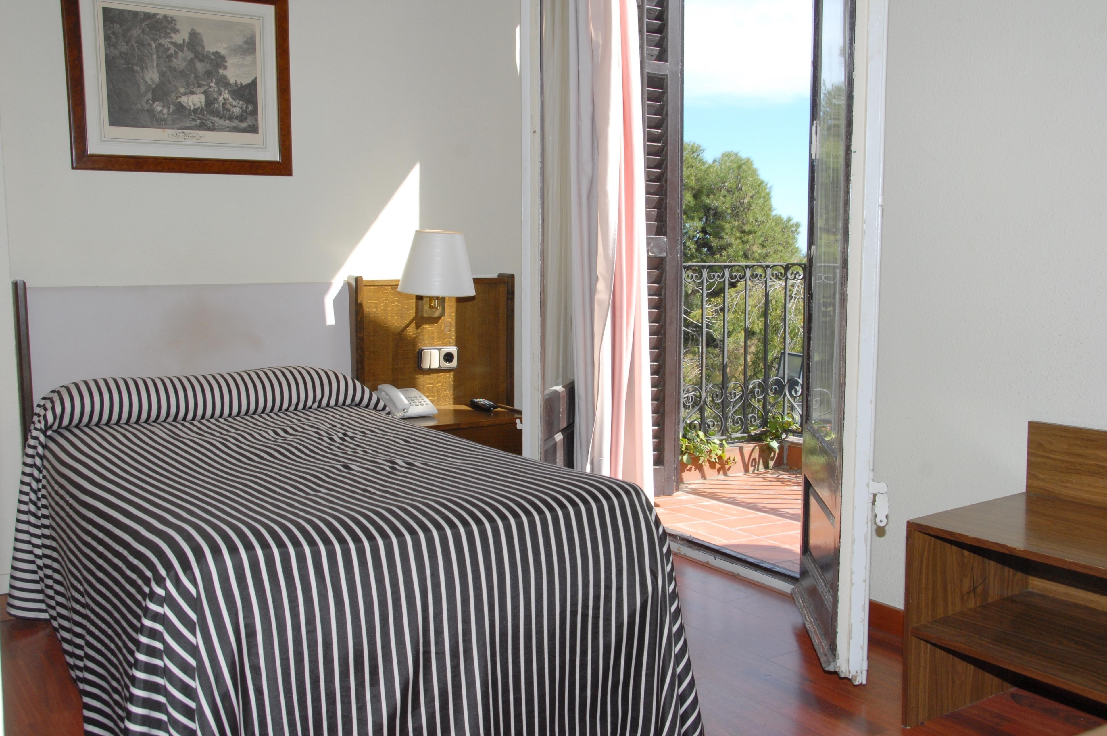 Hotel El Castell Sant Boi de Llobregat Luaran gambar