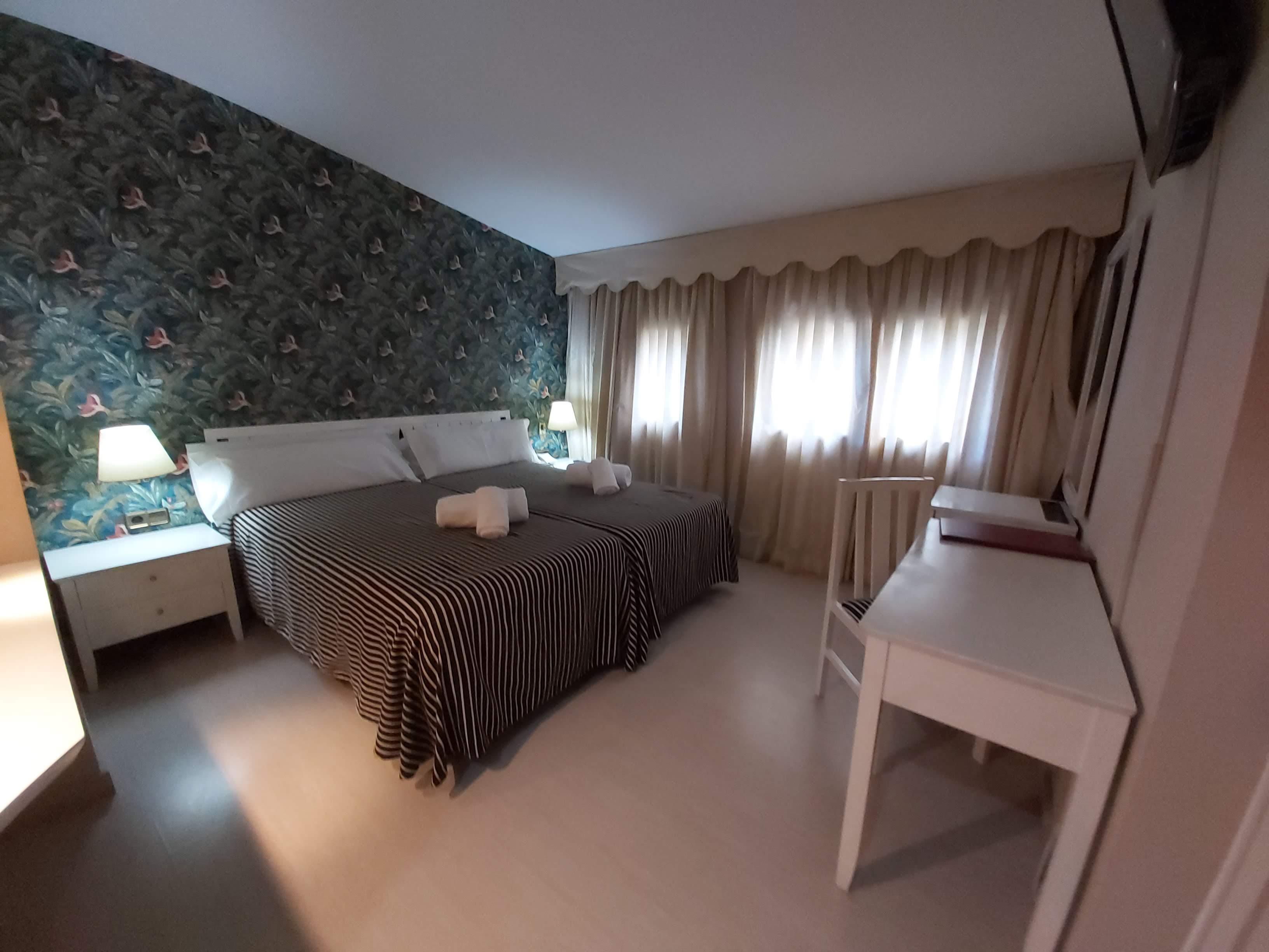 Hotel El Castell Sant Boi de Llobregat Luaran gambar