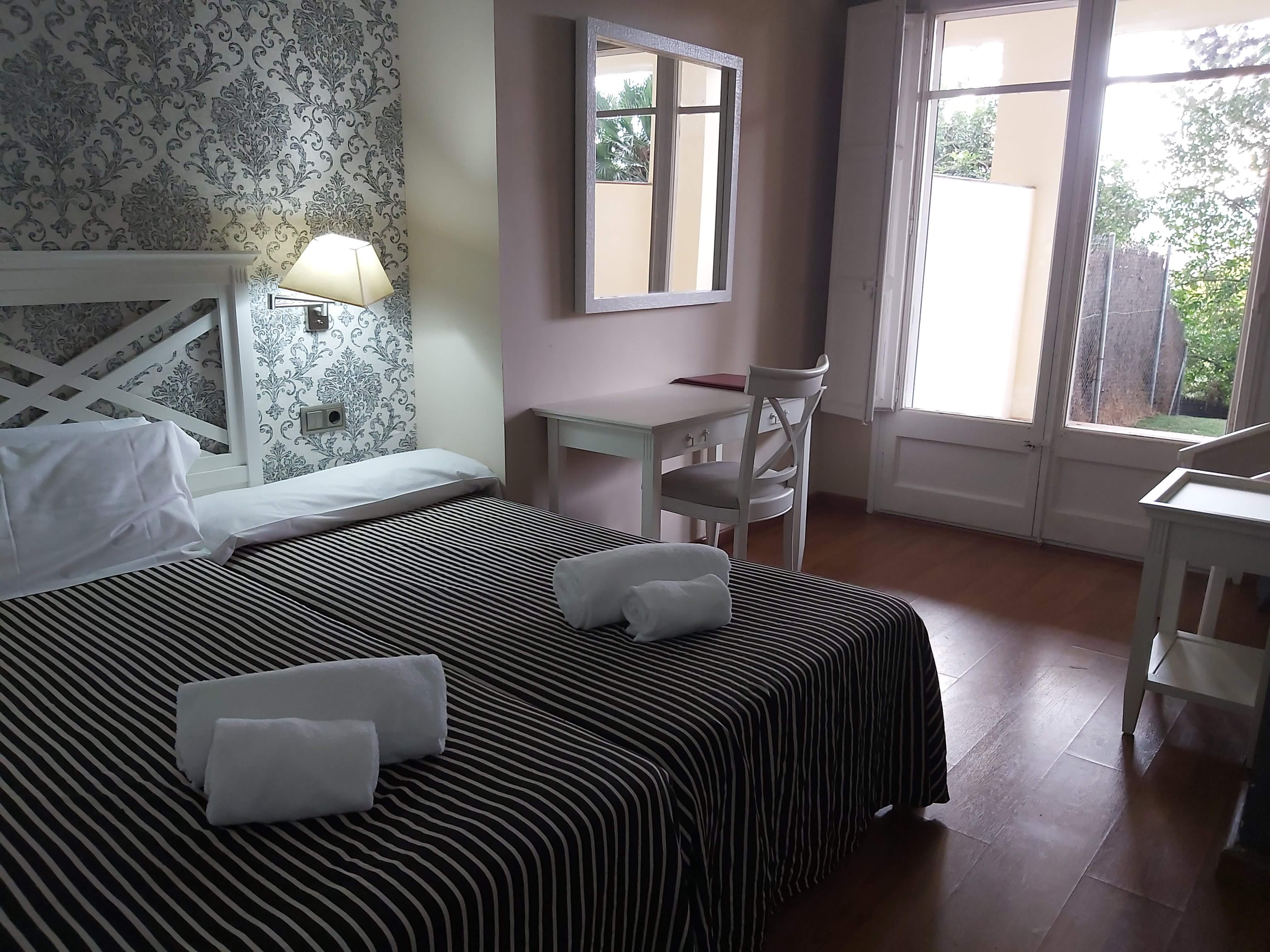 Hotel El Castell Sant Boi de Llobregat Luaran gambar