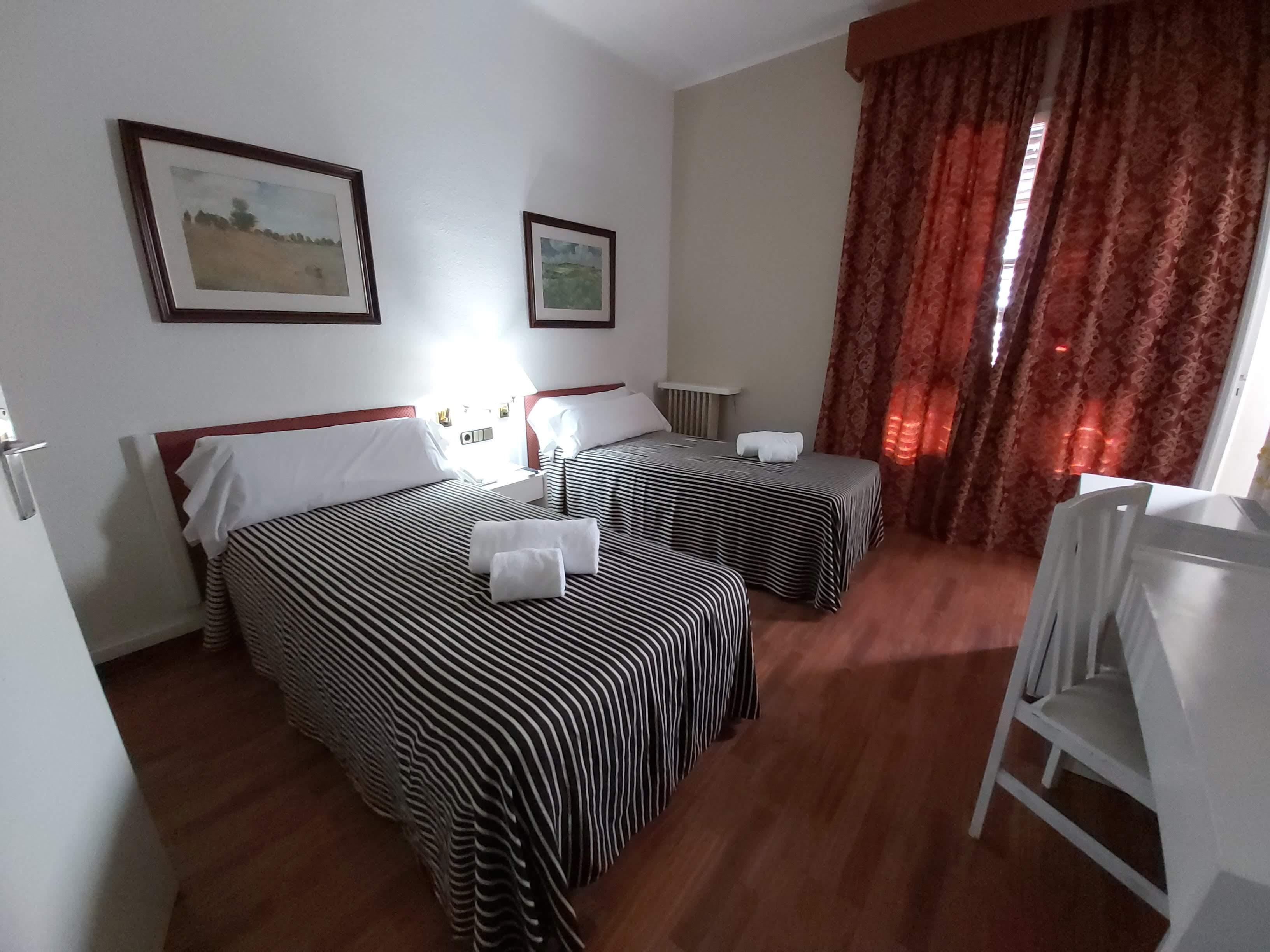 Hotel El Castell Sant Boi de Llobregat Luaran gambar