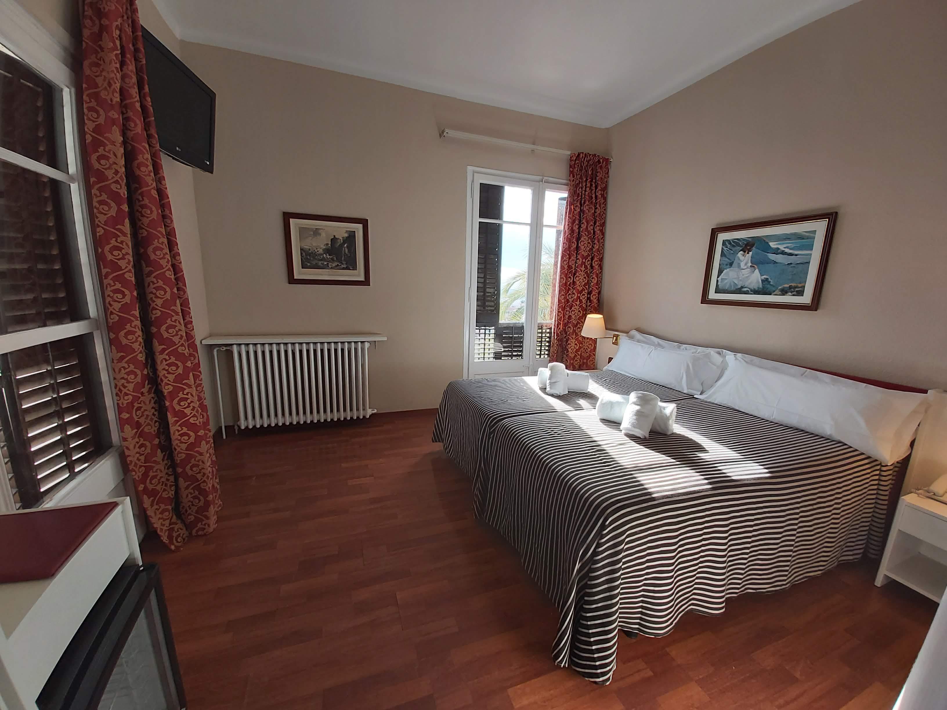 Hotel El Castell Sant Boi de Llobregat Luaran gambar