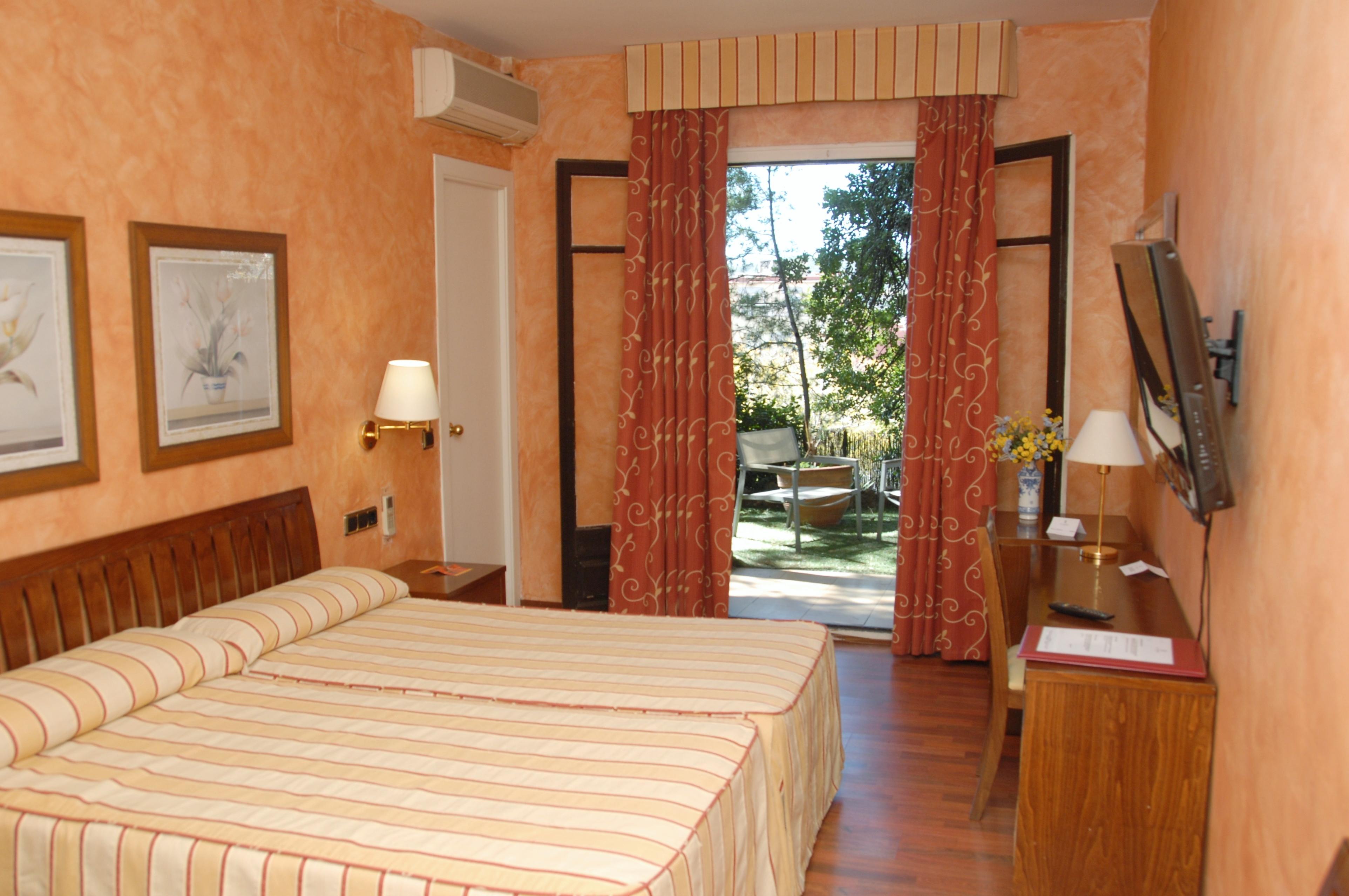 Hotel El Castell Sant Boi de Llobregat Luaran gambar