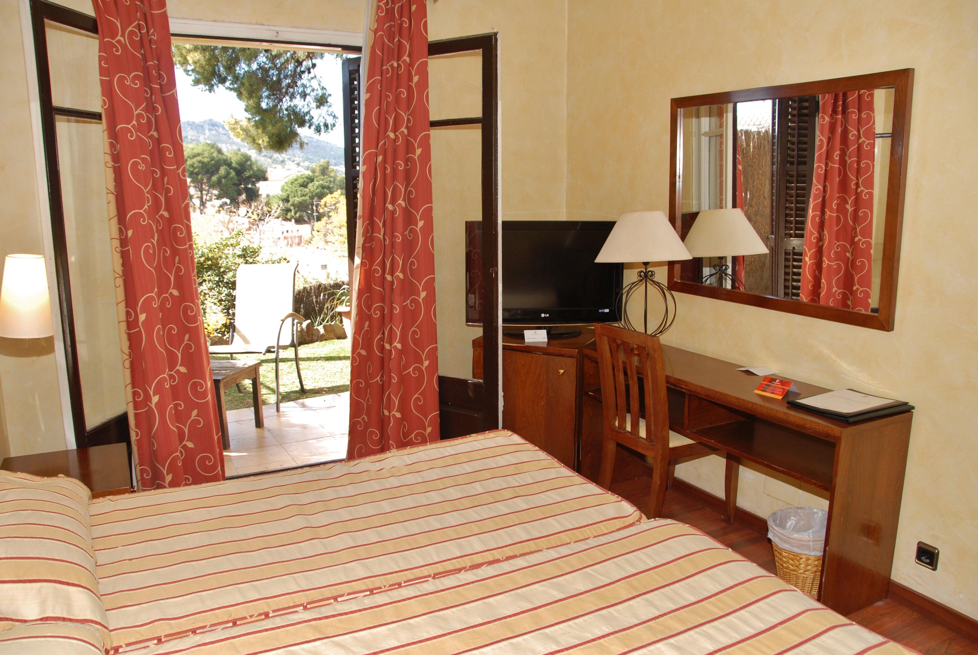 Hotel El Castell Sant Boi de Llobregat Luaran gambar