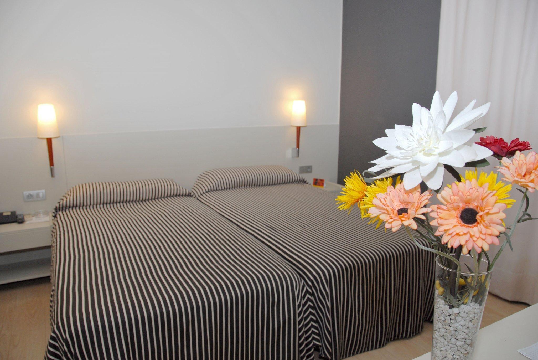 Hotel El Castell Sant Boi de Llobregat Luaran gambar