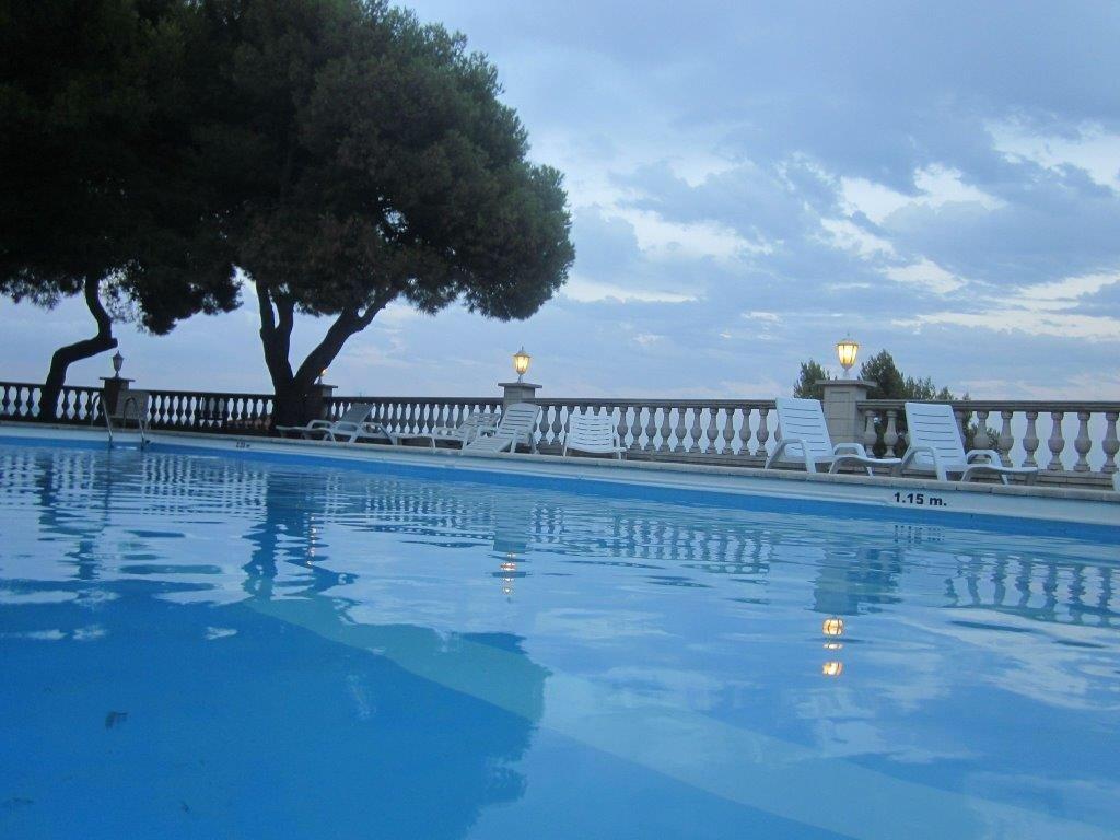 Hotel El Castell Sant Boi de Llobregat Luaran gambar