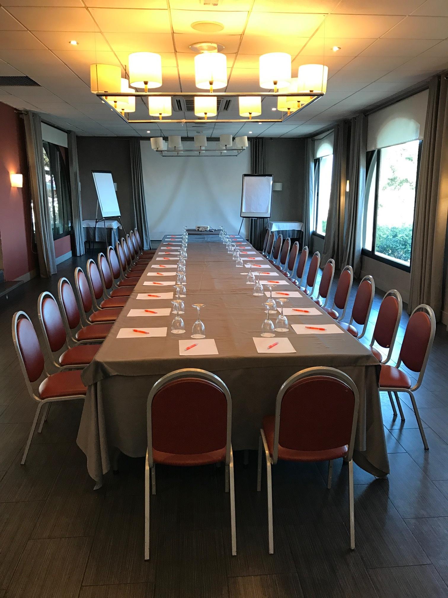 Hotel El Castell Sant Boi de Llobregat Luaran gambar