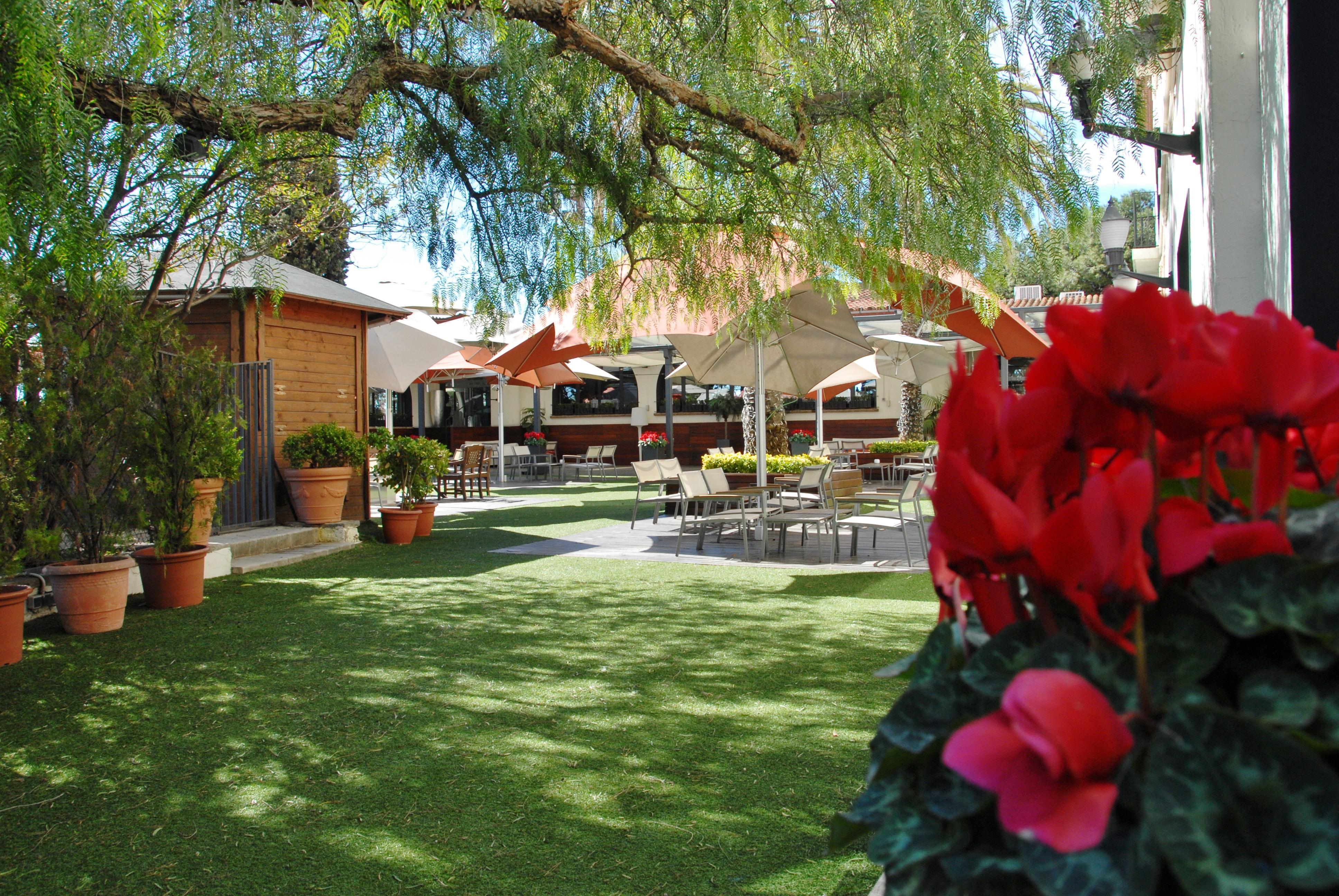Hotel El Castell Sant Boi de Llobregat Luaran gambar