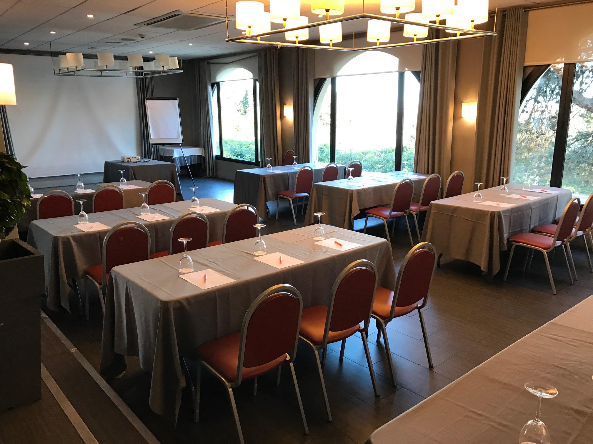 Hotel El Castell Sant Boi de Llobregat Luaran gambar