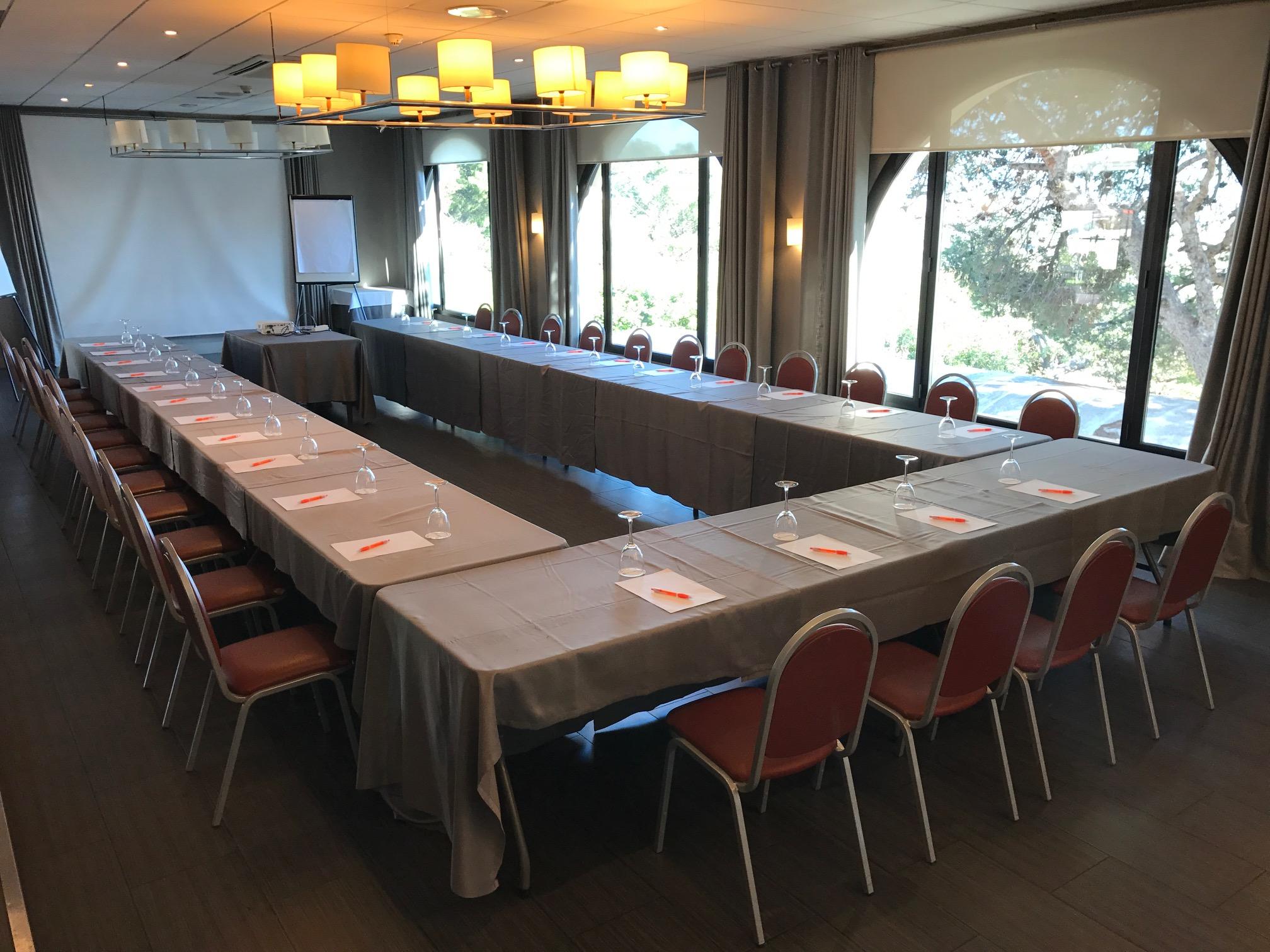 Hotel El Castell Sant Boi de Llobregat Luaran gambar