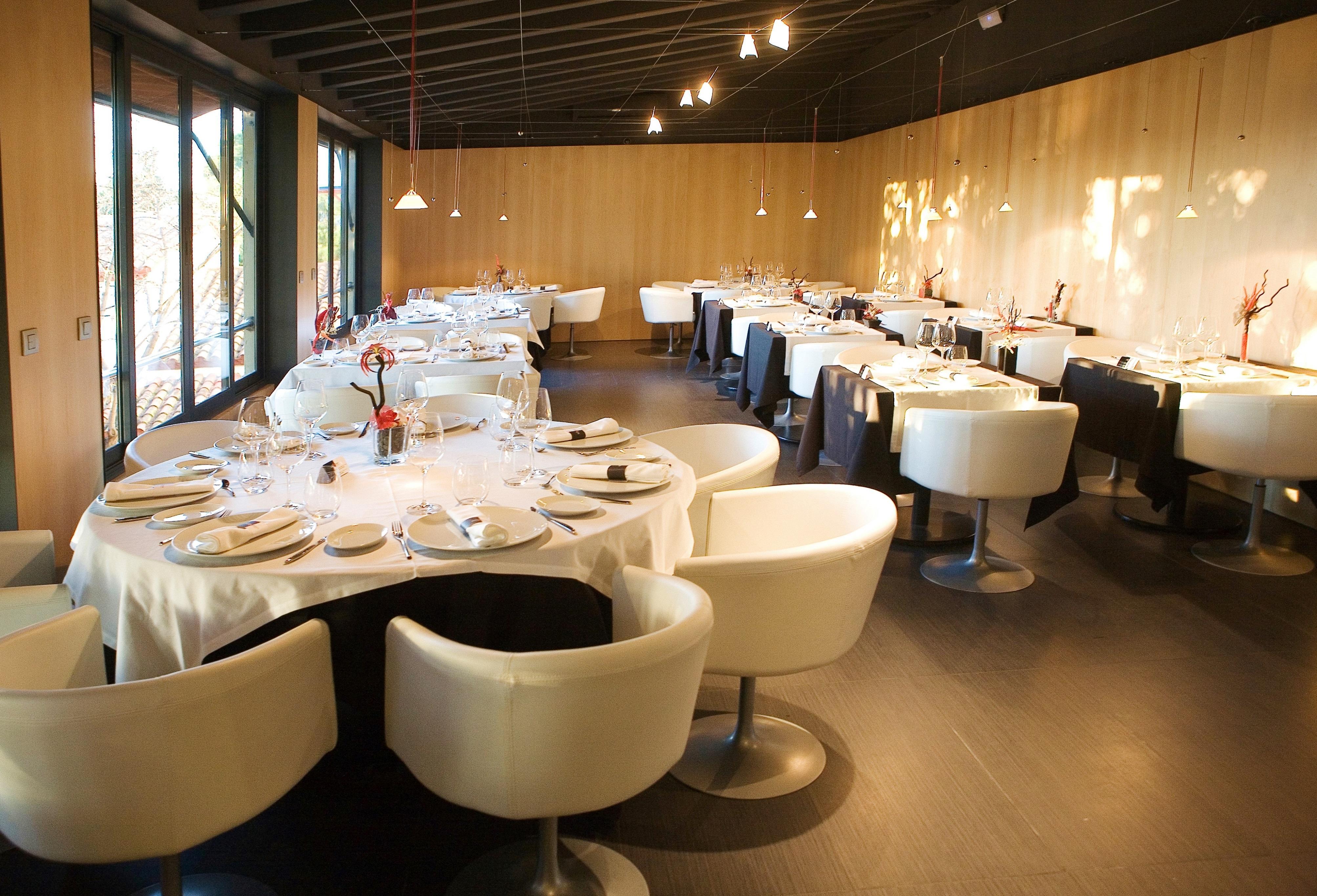 Hotel El Castell Sant Boi de Llobregat Luaran gambar