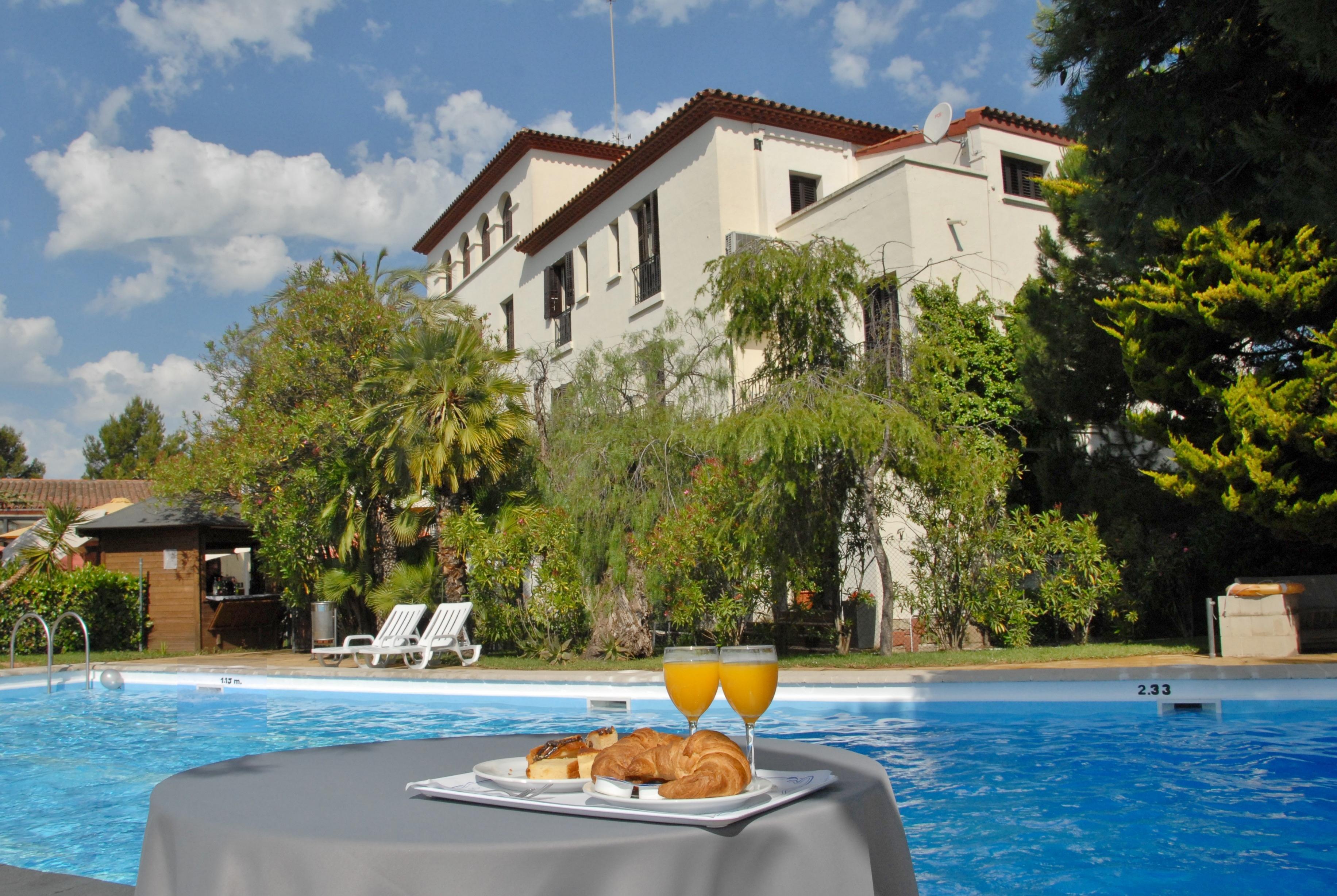 Hotel El Castell Sant Boi de Llobregat Luaran gambar
