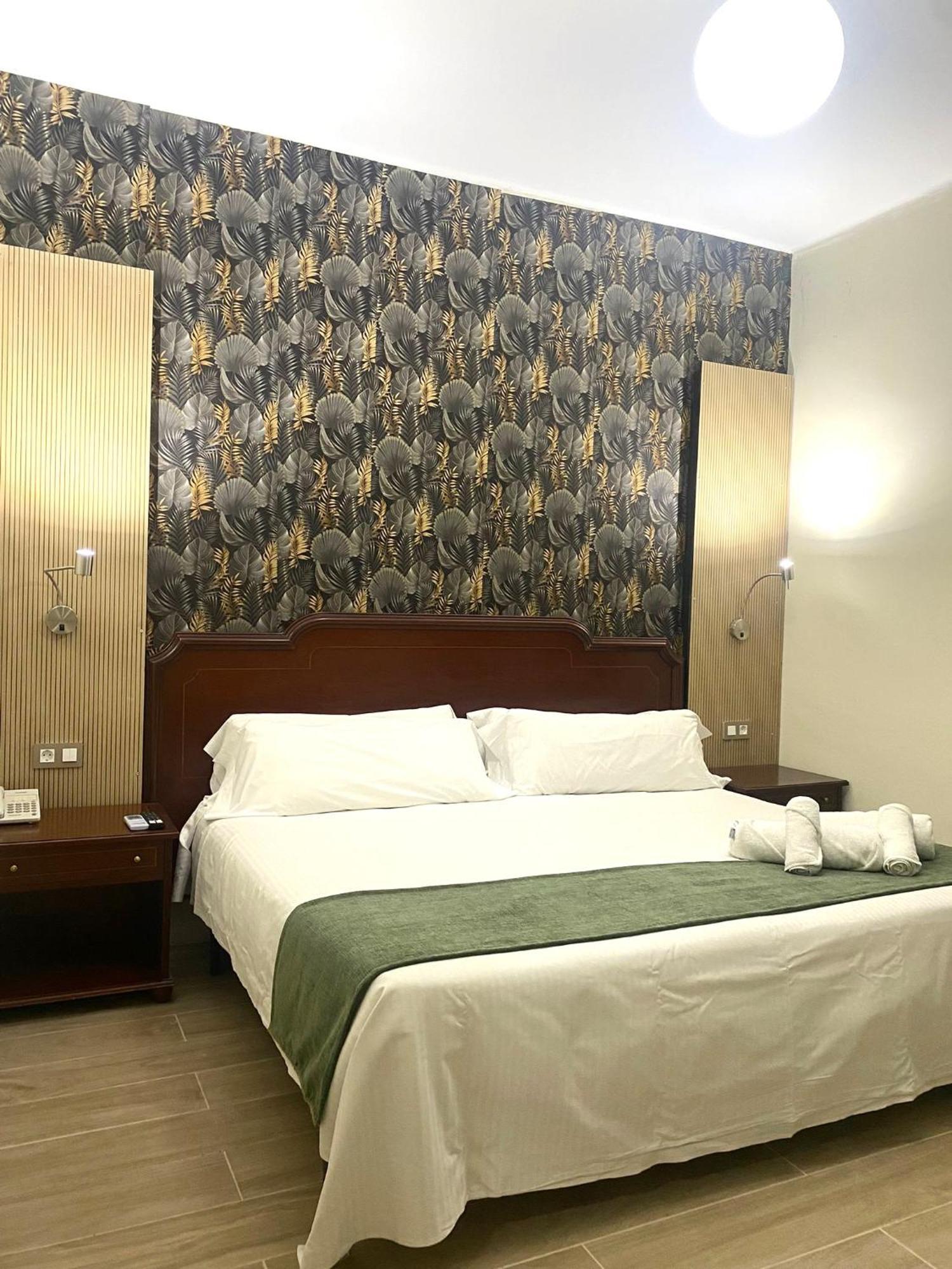 Hotel El Castell Sant Boi de Llobregat Luaran gambar