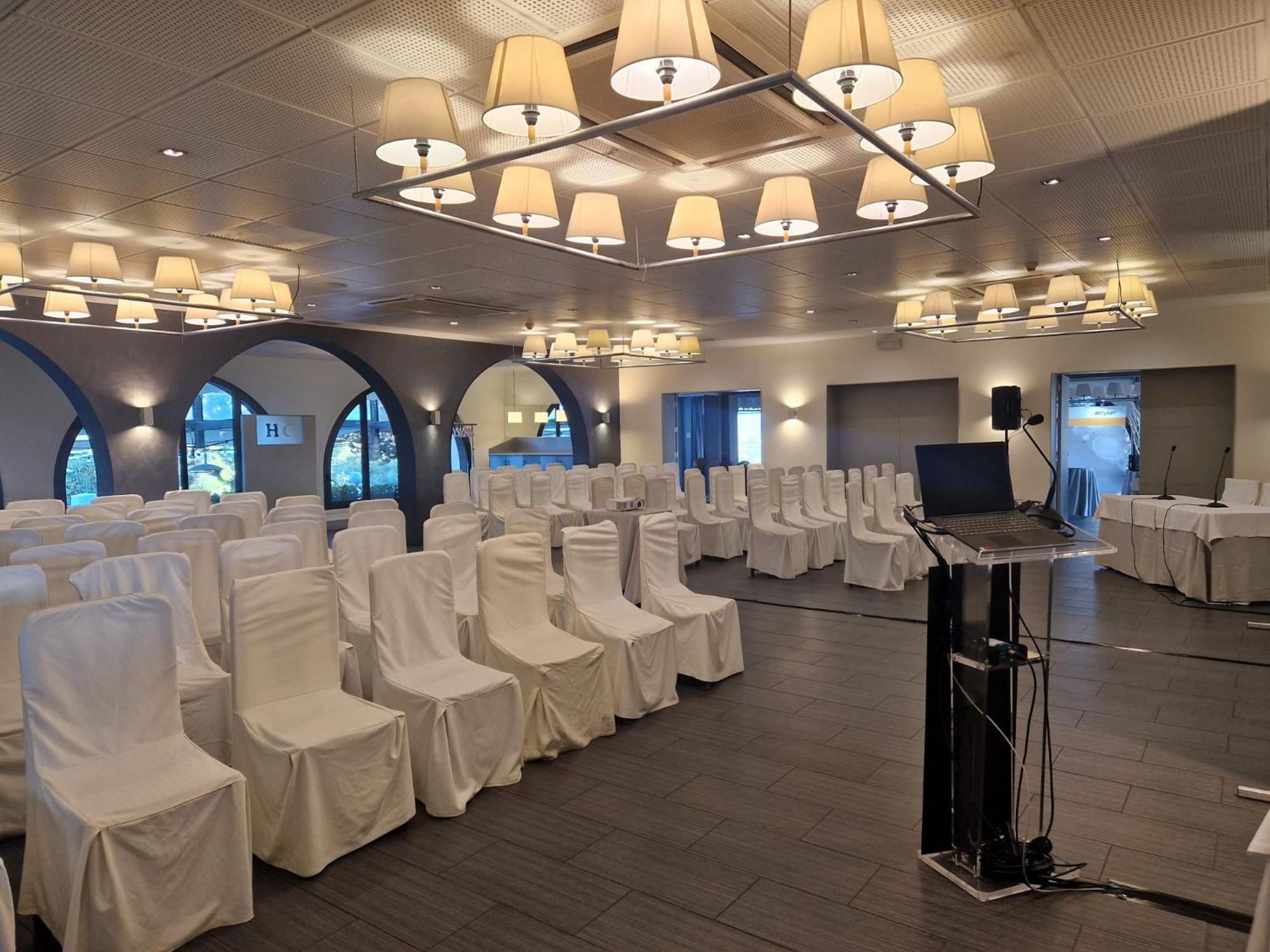 Hotel El Castell Sant Boi de Llobregat Luaran gambar