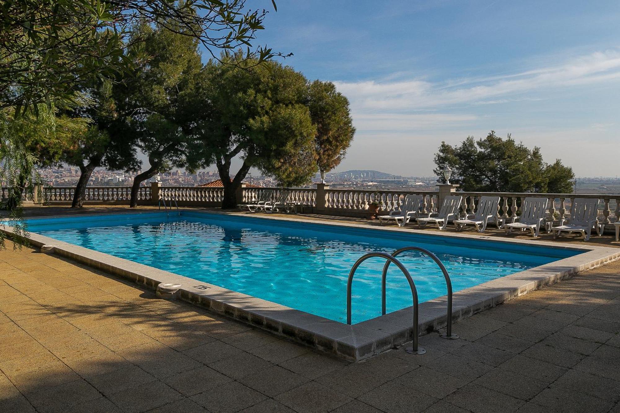 Hotel El Castell Sant Boi de Llobregat Luaran gambar