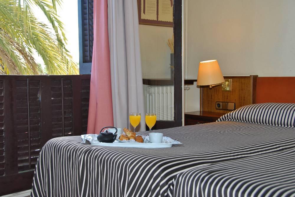 Hotel El Castell Sant Boi de Llobregat Luaran gambar